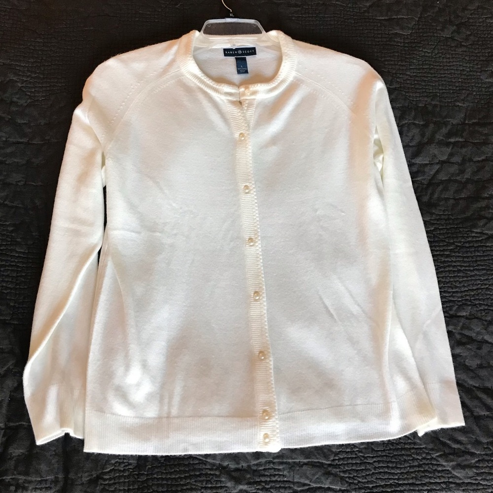 Perfect for Fall🍁🍁NWT Karen Scott White Cardigan